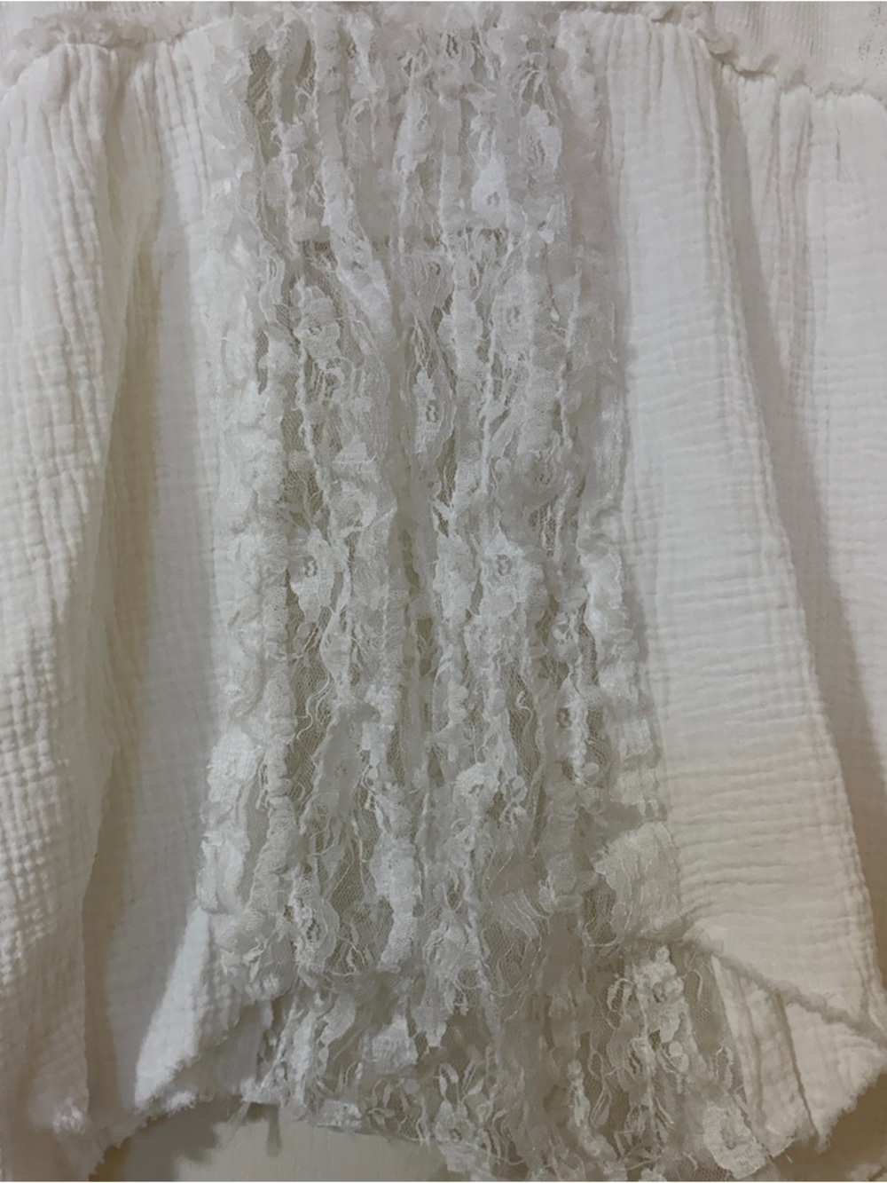 POL White Lace-Panel V-Neck Tunic - Picture 2 of 13